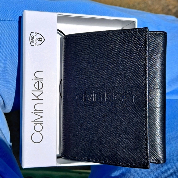 *Calvin Klein RFID Protection Mens Wallet!! - Picture 9 of 12